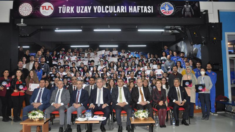 100 Öğrenci Türk Uzay Yolcuları Programına Seçildi