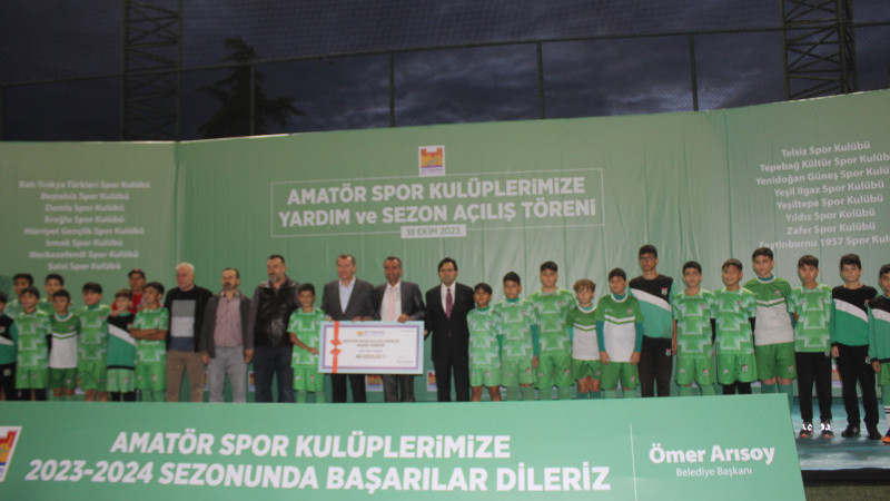 Zeytinburnu Belediyesi'nden Amatör Futbol Kulüpleri'ne Büyük Destek!