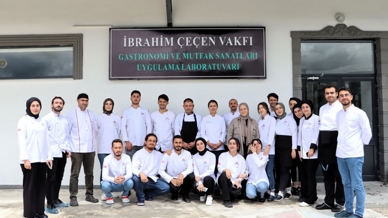 Ağrı İbrahim Çeçen Üniversitesi Gastronomi Öğrencilerine Uygulamalı Eğitim 