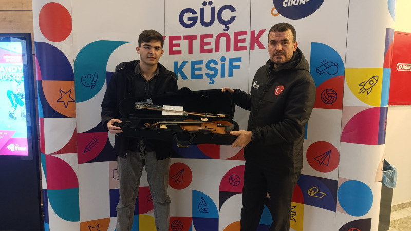 GENÇ KART 1 YILDA 100 BİNİ AŞKIN İNDİRMEYE ULAŞTI