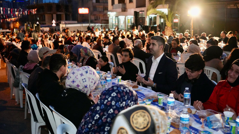 Kartal Belediyesi’nin Açık Hava Sokak İftarları Binlerce Vatandaşı Aynı Sofrada Buluşturuyor