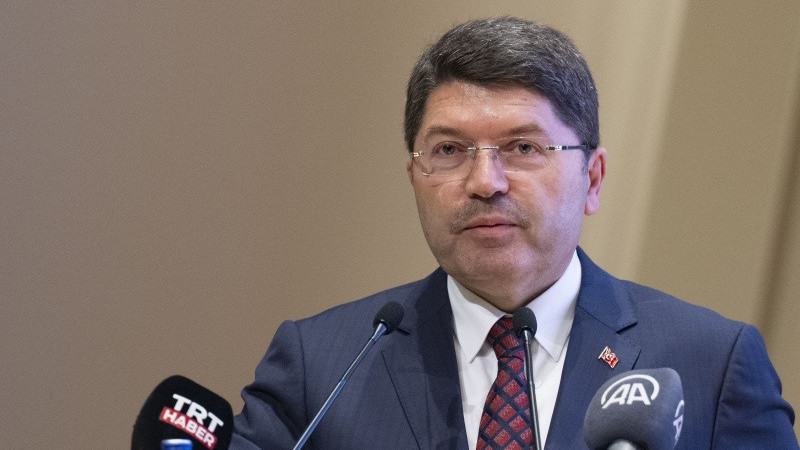 Bakan Tunç’tan Tahliye İddialarına Net Yanıt: “Örgüt Adına Suç İşleyenler Cezasını Çekiyor”