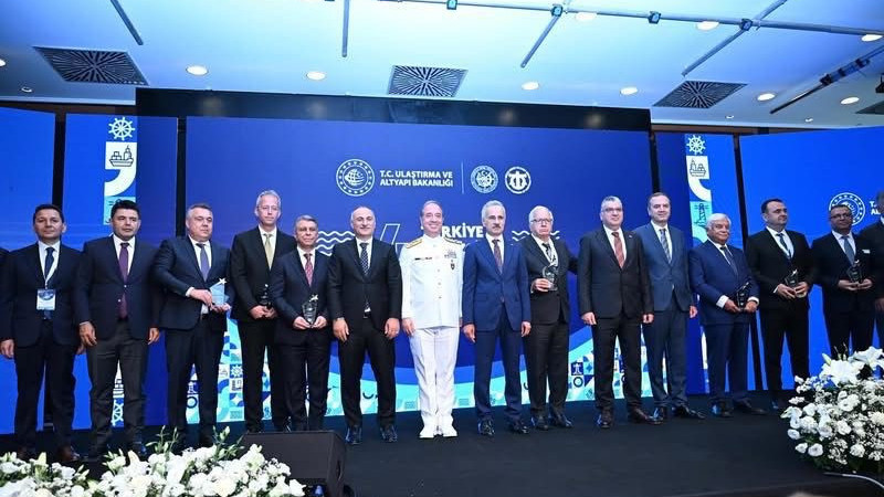 Cengiz Kaptanoğlu’na Türkiye Denizcilik zirvesinde  Onur Ödülü