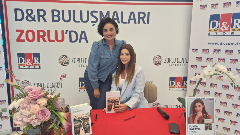 Ünlü İsimler Funda Karayel’in  İmza Gününde Bir Araya Geldi