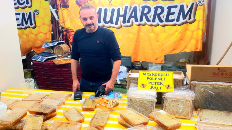 Ürettiği balları yoğun ilgi görüyor