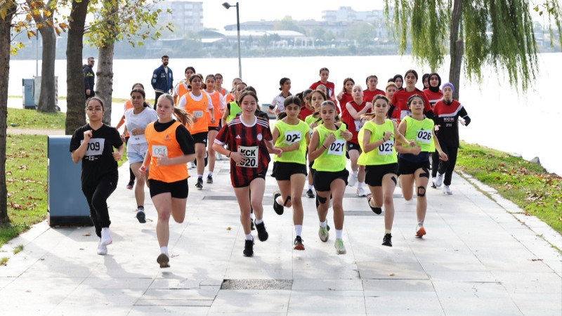 KÜÇÜKÇEKMECELİ ÇOCUKLAR 29 EKİM İÇİN KOŞTU