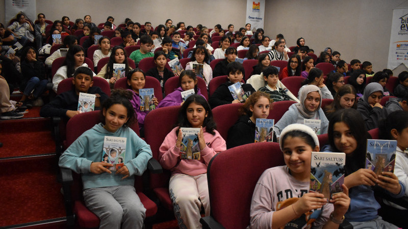 “Bir Yol Haritamız Olmalı!” – Yazar Çınar Ata, Zeytinburnulu Gençlerle Buluştu