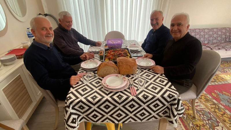 Dünya ev arkadaşları günü için 42 yıllık dostlardan öneri