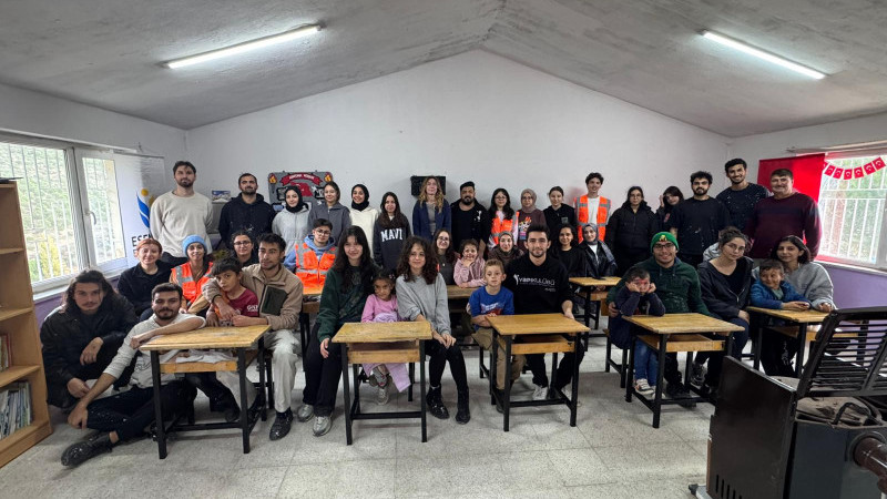 6 ÖĞRENCİLİ KÖY OKULUNU ÜNİVERSİTE ÖĞRENCİLERİ YENİLEDİ