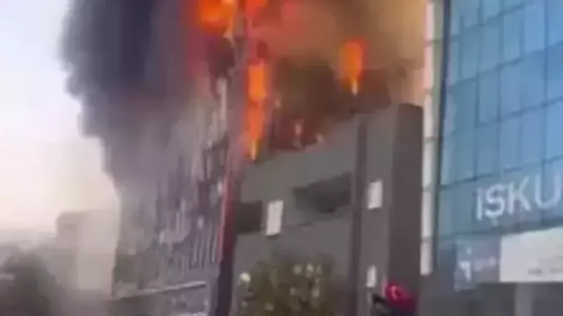 Kocaeli Dilovası’nda Parfüm Deposu Yangını: 6 Kişi Hayatını Kaybetti