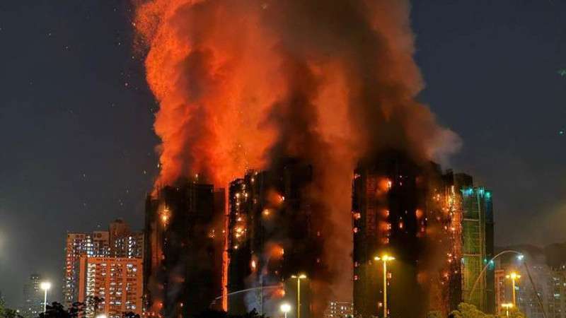 Hong Kong’da 31 Katlı Binada Büyük Yangın: 13 Ölü, 15 Yaralı