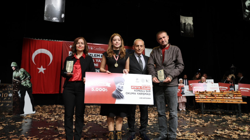 Ata’ya Özlem Şiir Okuma Yarışması’nda Duygulu Anlar Yaşandı