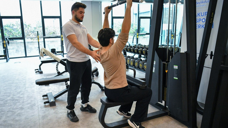 BEYLİKDÜZÜ BELEDİYESİ YETİŞKİN SPOR KURSLARIYLA SAĞLIKLI YAŞAMI DESTEKLİYOR