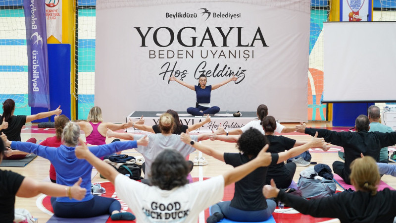 BEYLİKDÜZÜ GÜNE YOGAYLA BAŞLADI