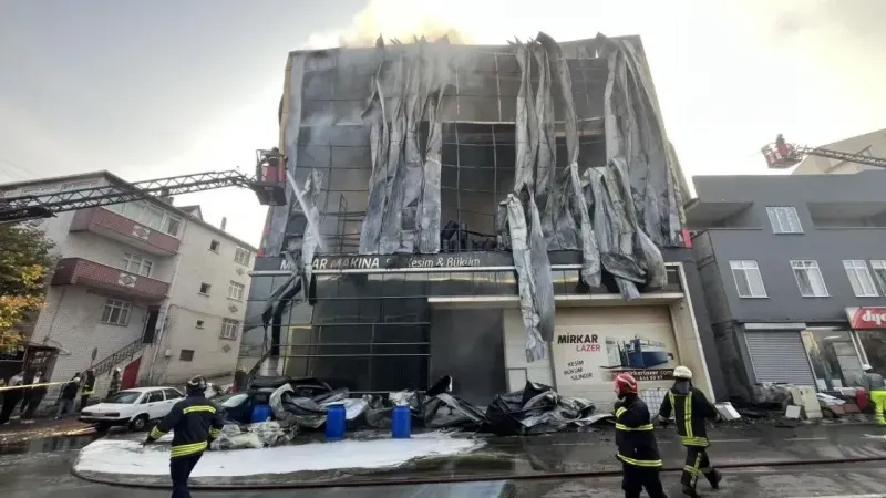 Kocaeli’deki fabrika yangını soruşturmasında 7 kamu görevlisi görevden uzaklaştırıldı