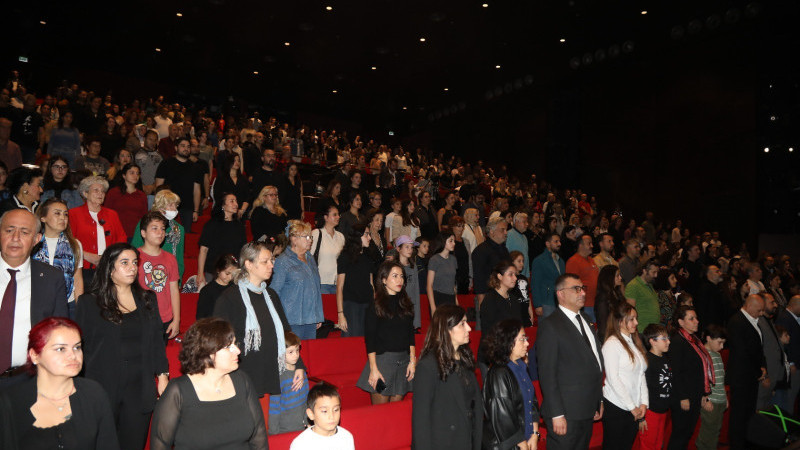 ŞEHİR TİYATROLARI ATATÜRK’ÜN ÇOCUKLUĞUNU “MERHABA ÇOCUK”LA ANLATTI