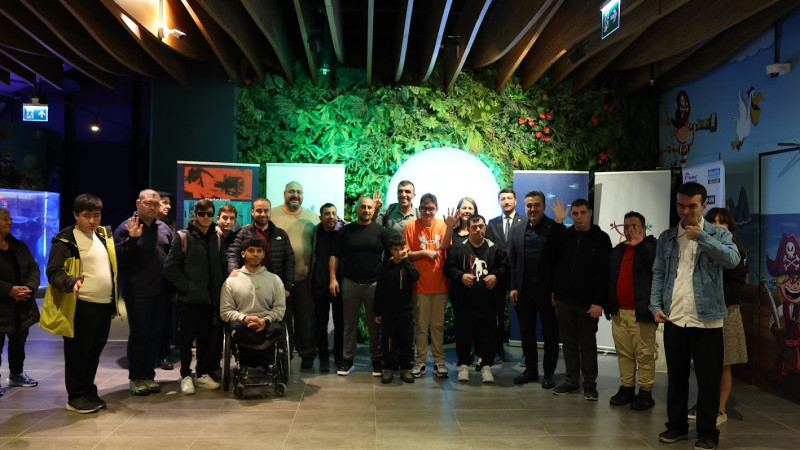 Engelliler, su altı dalışı yaparak yeteneklerini sergiledi