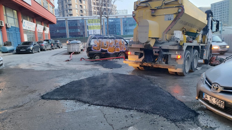 Fen İşleri ekipleri Eyüpsultan’ın dört bir yanında sahada