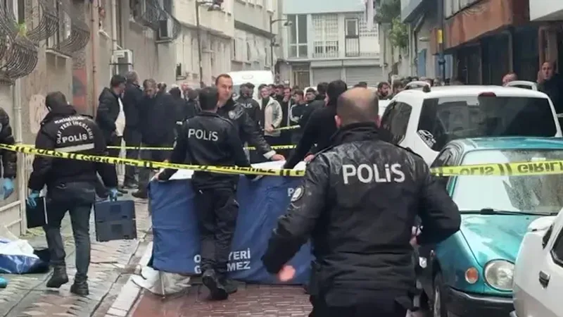 Zeytinburnu’nda dehşet: Taksici evinin önünde bıçaklanarak hayatını kaybetti