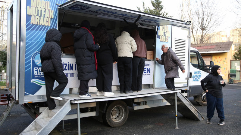 Eyüpsultan Belediyesi’nden öğrencilere gönülleri ısıtan ikram