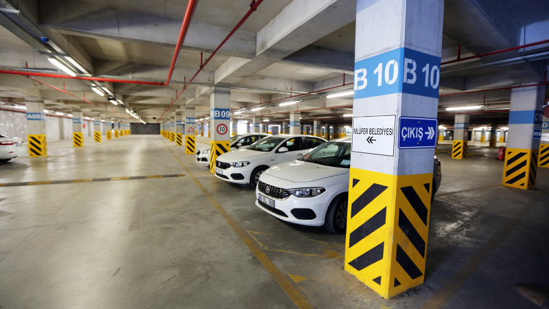 İzmir’de otopark ücretlerine rekor zam: Yüzde 185 artışla 200 TL oldu