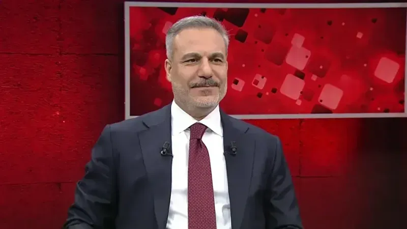 Hakan Fidan’ın canlı yayındaki sessiz gülümsemesi İsrail ve Yunanistan basınında geniş yankı buldu