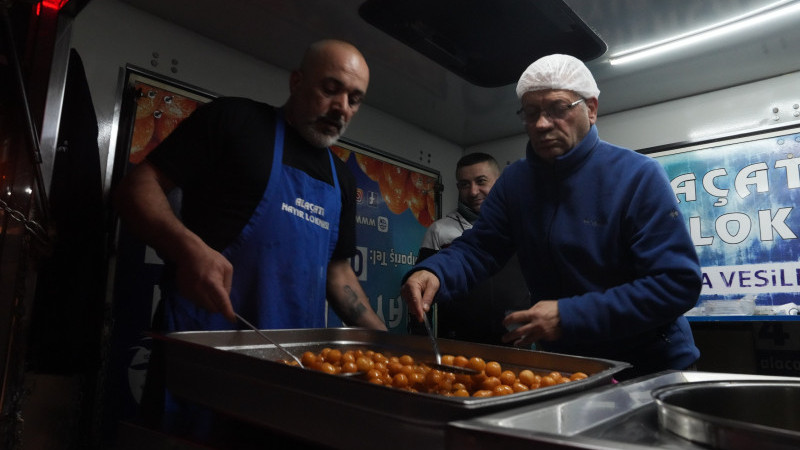 Kartal Belediyesi’nden Berat Kandili’nde Vatandaşlara Lokma İkramı