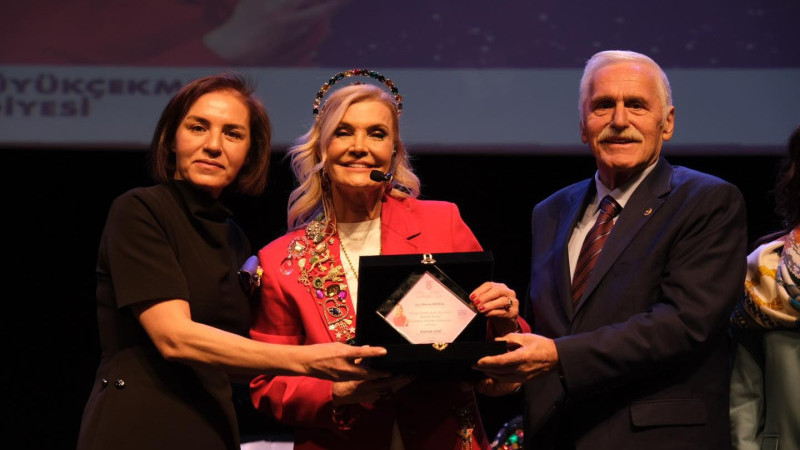 Derya Baykal, 8 Mart Kadınlar Günü’nde ilk gösterisini Büyükçekmece’de sahneledi