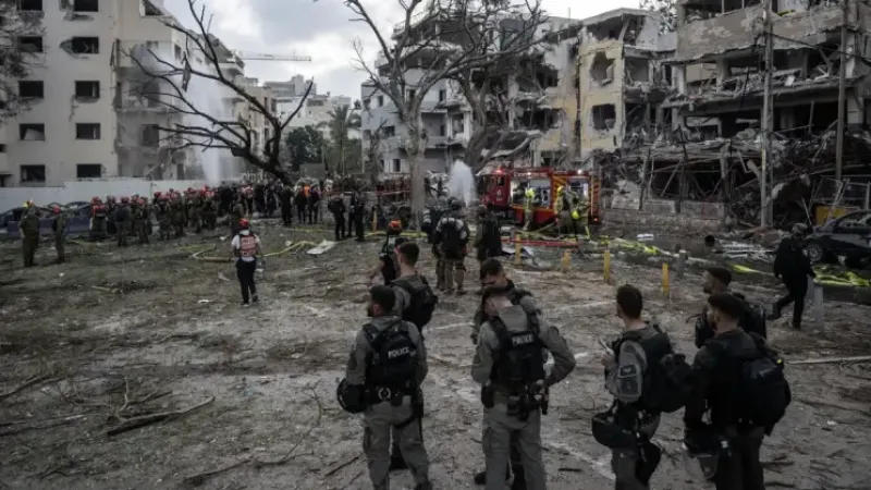 İran’dan Tel Aviv’e füze saldırısı: 6 kişi yaralandı