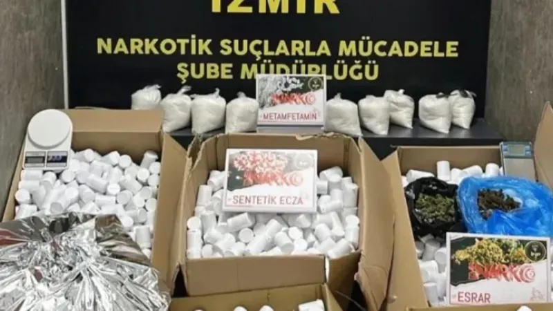 İzmir’de Narkotik Operasyonu: 366 Bin Uyuşturucu Hap Ele Geçirildi