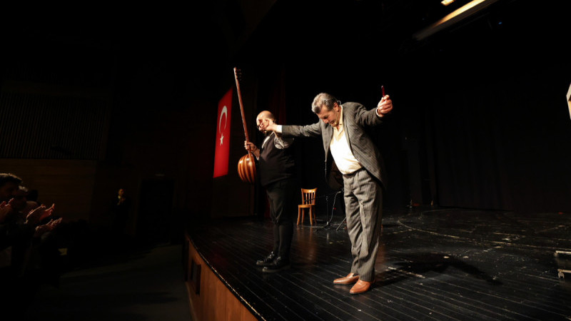 ‘VELİ’NİN OĞLU ORHAN’ KÜÇÜKÇEKMECE’DE SEYİRCİYLE BULUŞTU 