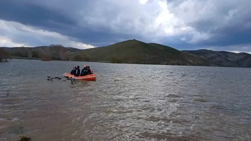 Sivas’ta barajda mahsur kalan inek kurtarıldı