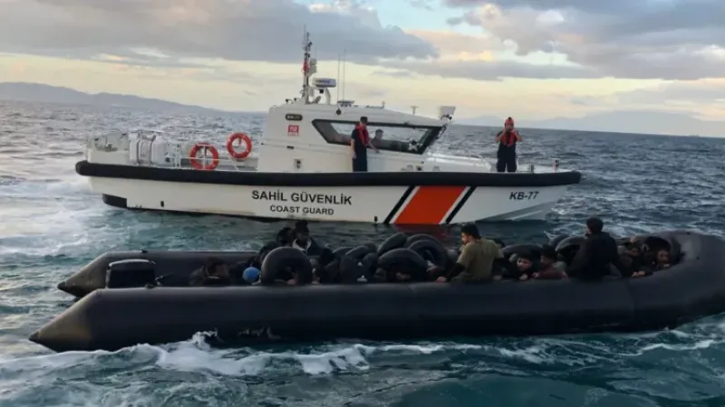 İzmir açıklarında operasyon: 40 düzensiz göçmen yakalandı