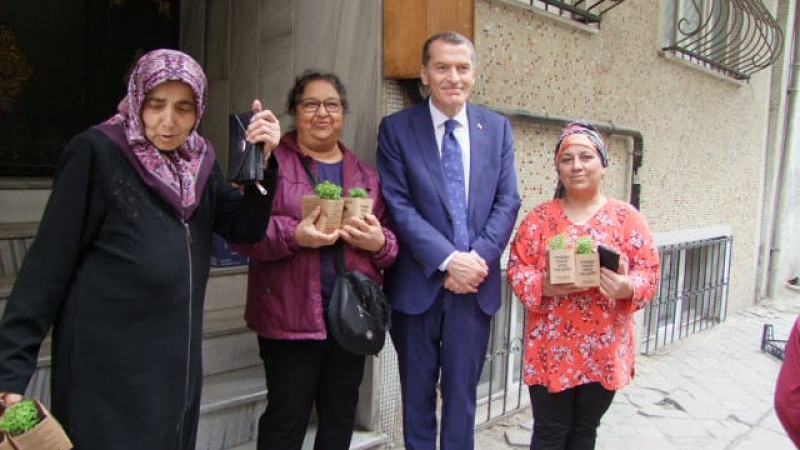 Zeytinburnu’nun her yeri fesleğen kokuyor 