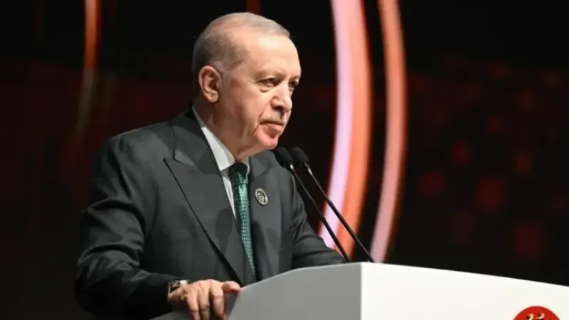 Erdoğan: CHP'deki iç çekişmenin tarafı değiliz