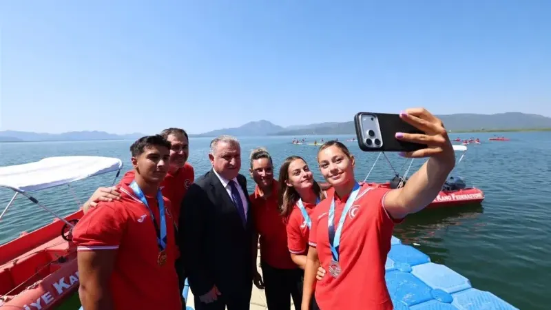 Bakan Osman Aşkın Bak'tan Marmaris'e olimpik havuz müjdesi
