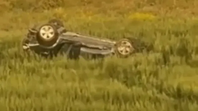 Erzurum'da otomobil şarampole devrildi: 1 ölü, 1 ağır yaralı