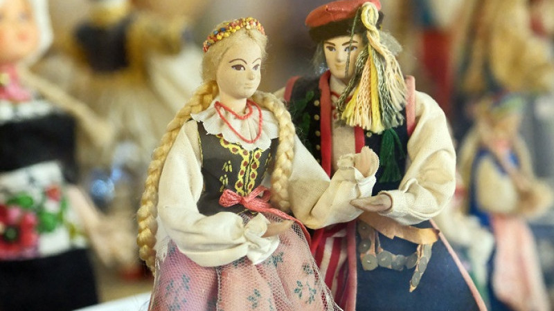 Kültürlerin renkleri folklorik bebeklerle yansıtıldı