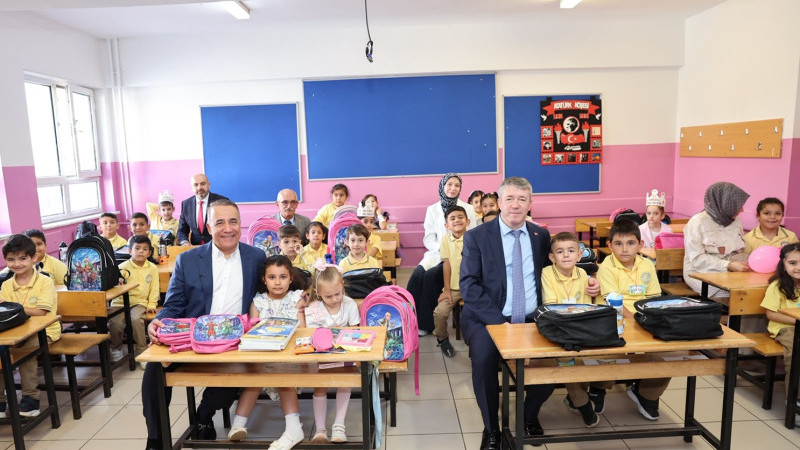 Sultangazi Belediyesi’nden 15 Bin Öğrenciye Kırtasiye Desteği