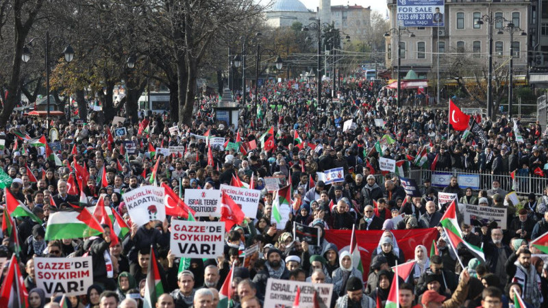İnsan Hakları Günü'nde on binler Filistin’e destek için yürüdü