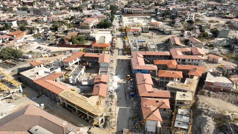 Hatay'ın kalbi ayağa kaldırılıyor! Tarihi Uzun Çarşı'da depremin izleri siliniyor