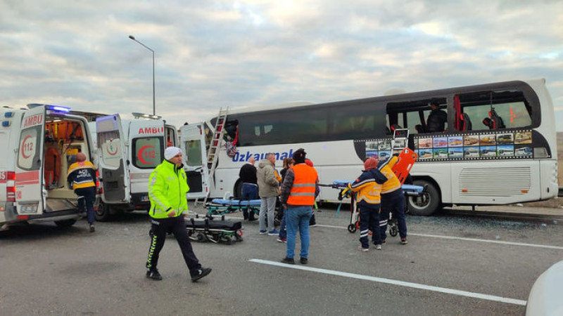 Konya'da Yolcu Otobüsü kamyona çarptı: 3 Ölü,  33 Yaralı