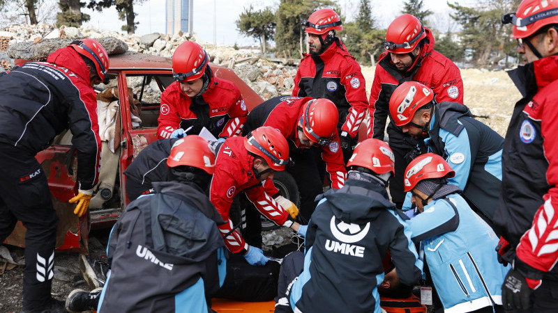 ESENLER’DE GERÇEĞİNİ ARATMAYAN “DEPREM TATBİKATI”