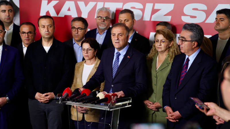 İBB: 'GÖZALTINA ALINAN YÖNETİCİLERİMİZİN AİLELERİNİN YANINDAYIZ'