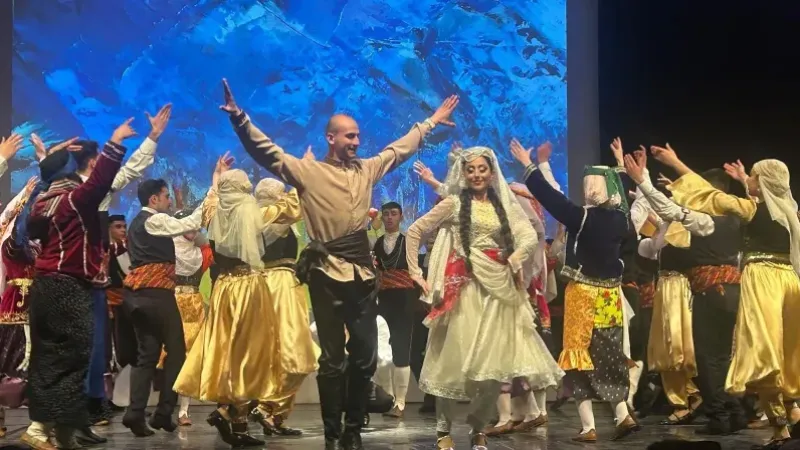 Ege Üniversitesi Türk HalkOyunları Bölümü, EKİN Dans Topluluğu’nun, “Uca Dağlar”na Yoğun İlgi!