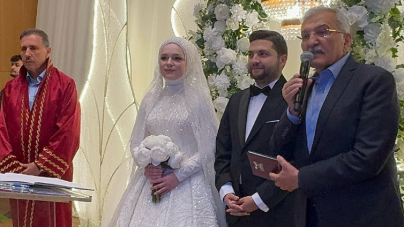 FEDAİ ÖZER'İN OĞLUNUN NİKAHINDA İZDİHAM YAŞANDI