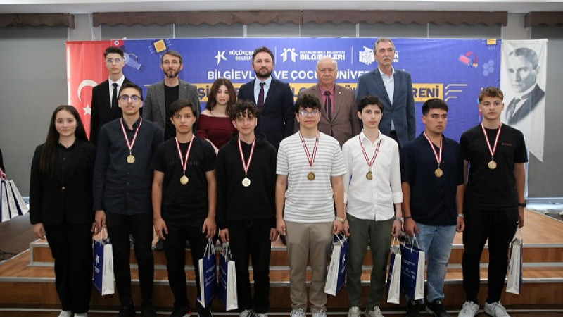 KÜÇÜKÇEKMECE’DE GELECEĞİN TEKNOLOJİ LİDERLERİ ÖDÜLLENDİRİLDİ