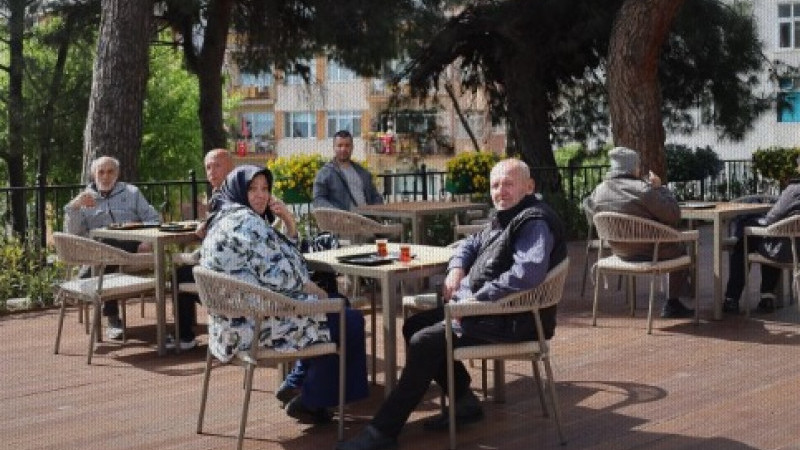 Kocaeli'de 60 yaş üstüne çay, kahve, simit burada bedava!
