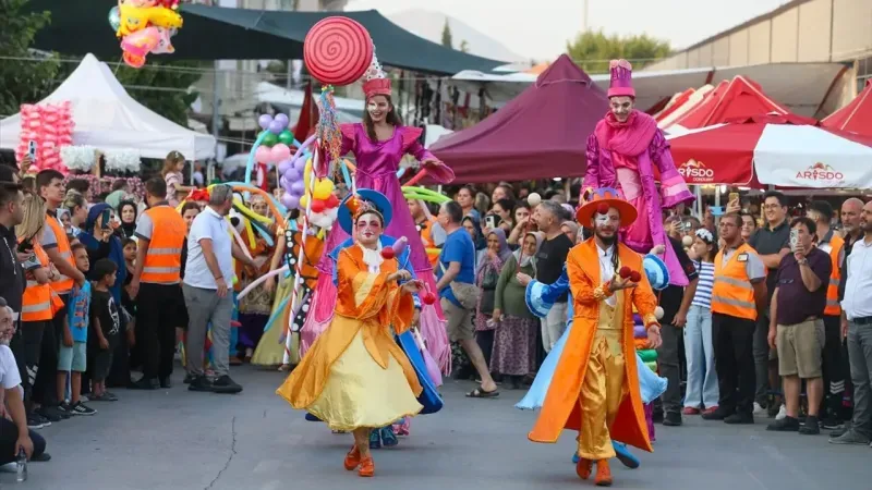 27. Eşme Turistik Kilim Kültür ve Sanat Festivali Coşkuyla Başladı