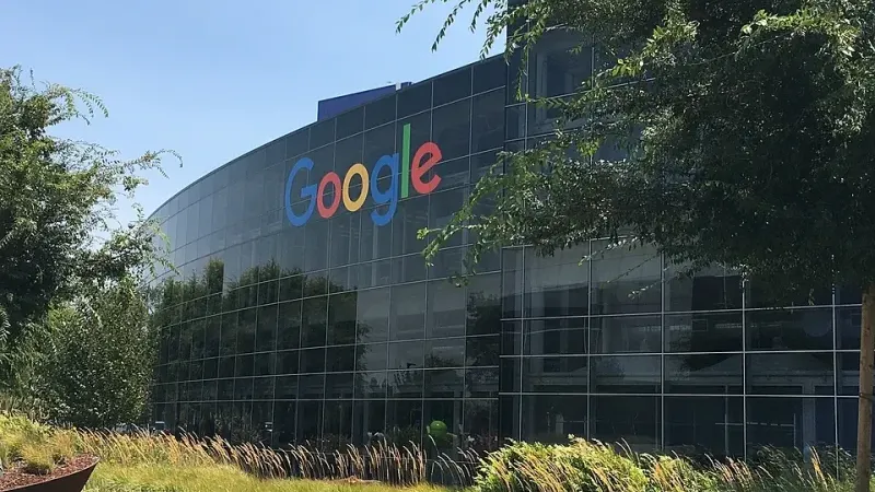 Moskova Mahkemesi’nden Google ve Wikipedia’ya Ceza